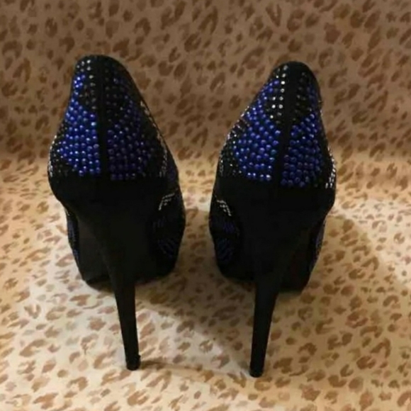 Like New! Shi by Journeys studded heels,  size 8.5 - Picture 4 of 4